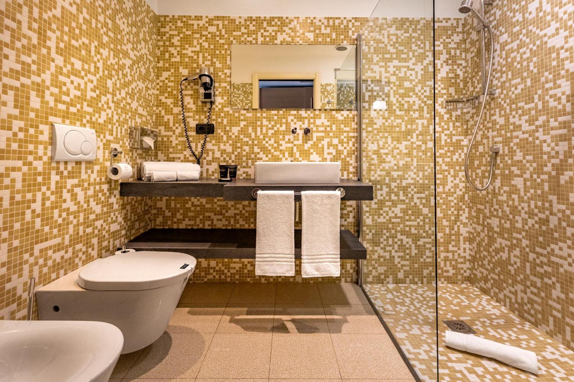 Phi Hotel Piajo Nembro Bagian luar foto