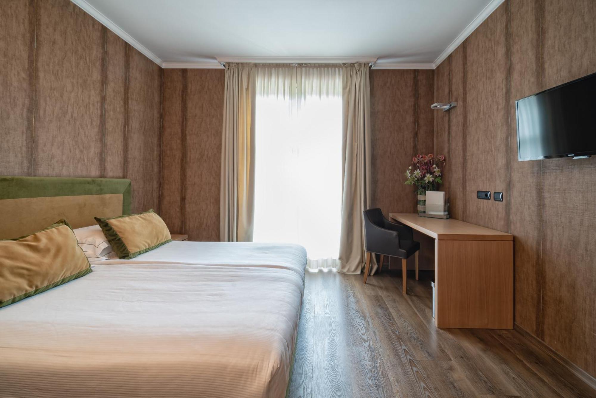 Phi Hotel Piajo Nembro Bagian luar foto