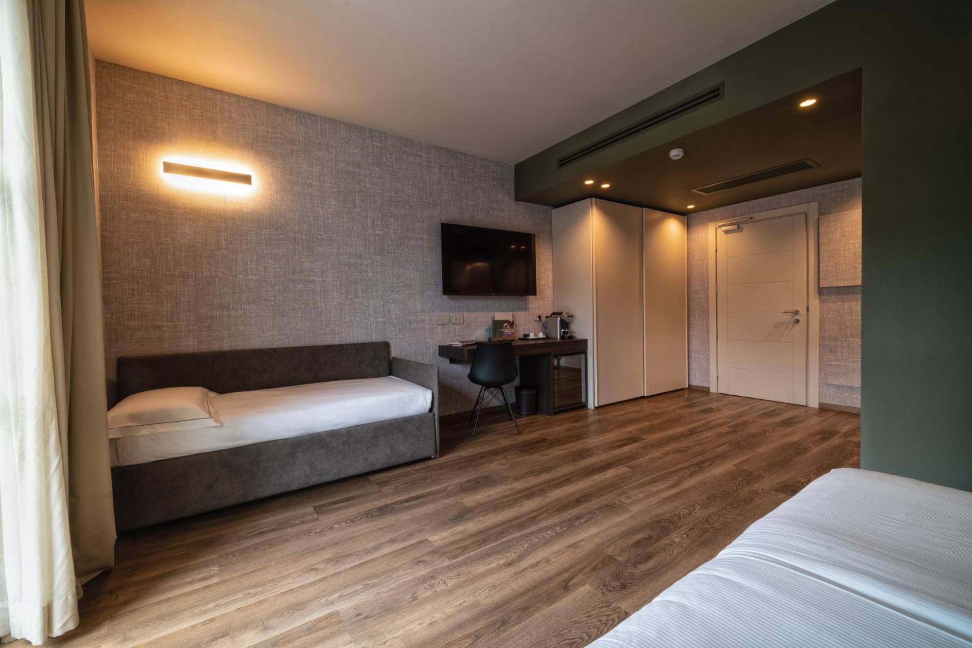 Phi Hotel Piajo Nembro Bagian luar foto